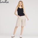 LauRie Donna, ljus sand shorts.     KO-TEX