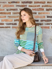 Tr�ja  i flerf�rgade r�nder fr�n Skovhuus